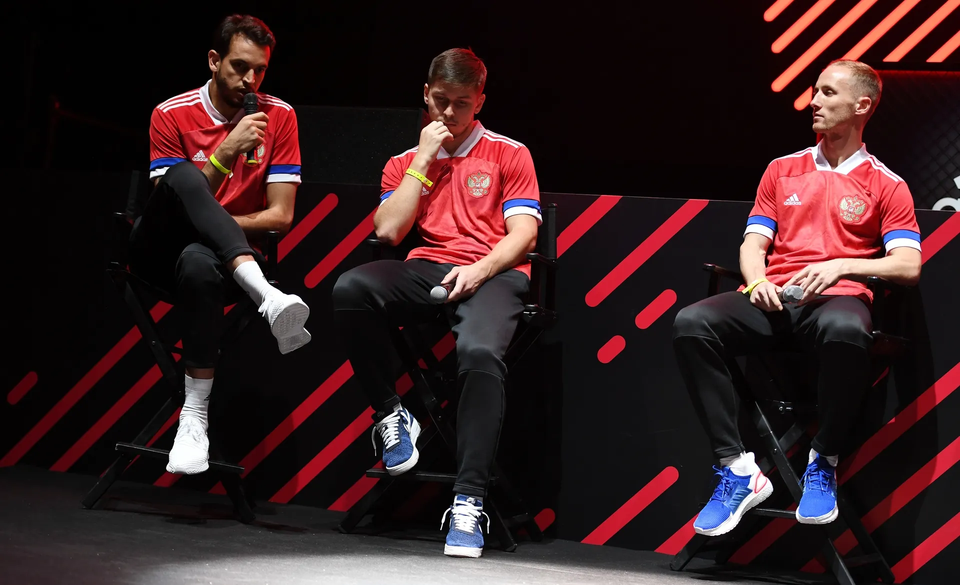 Сборную России тошнит от новой формы. РФС может разорвать контракт с adidas из-за рукавов