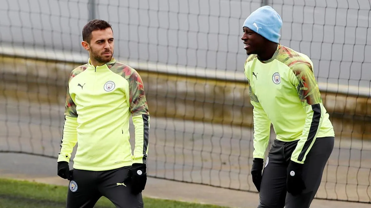 Игрока «Манчестер Сити» дисквалифицировали за дружеский твит. Он сравнил темнокожего партнера по команде с арахисом в шоколаде