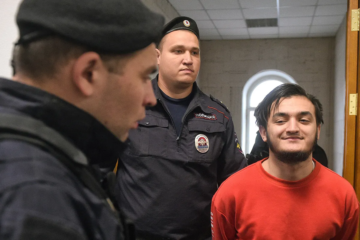 Оксимирон сдал трек на 17-й Независимый батл. В нём – сэмплы узника, напугавшего полицейских бутылкой