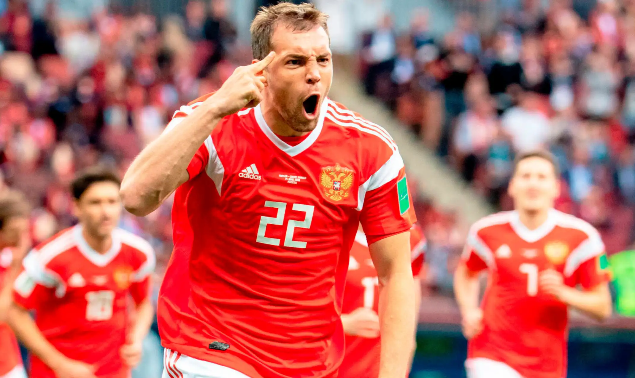 Сколько футболисты сборной России зарабатывают за вызов в команду? А какие там штрафы?