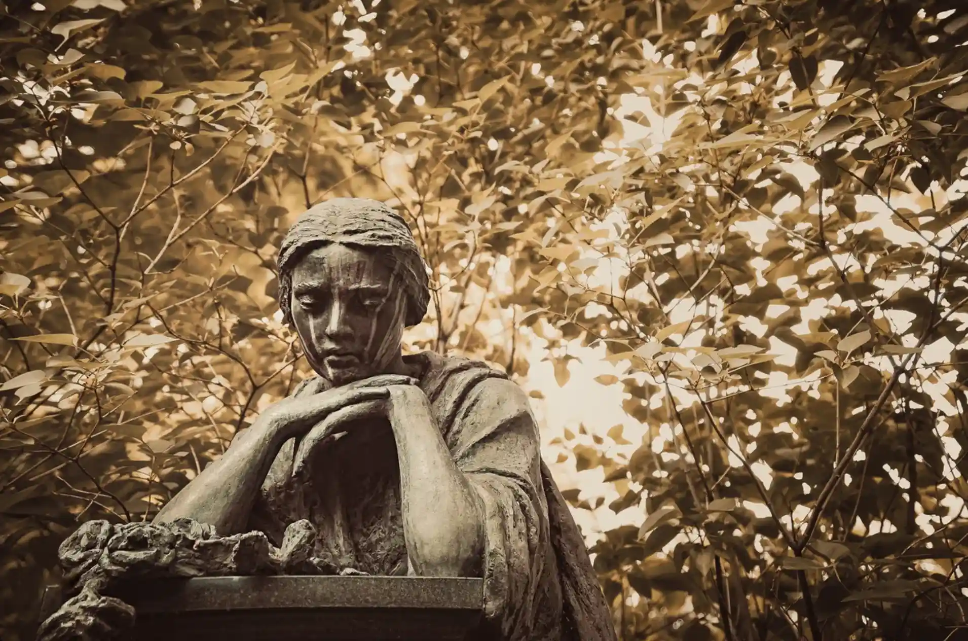 Критик The Guardian умер в 2007 году. Но это не мешает ему до сих пор публиковать некрологи