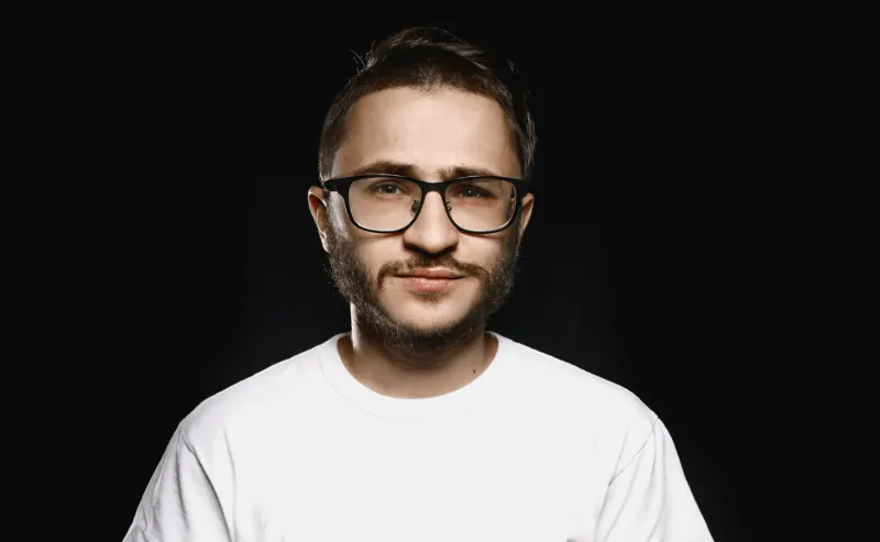 «Амиран купил себе гигантский дом на наши налоги». Эльдар Джарахов атаковал автора «Дневника хача» в Instagram