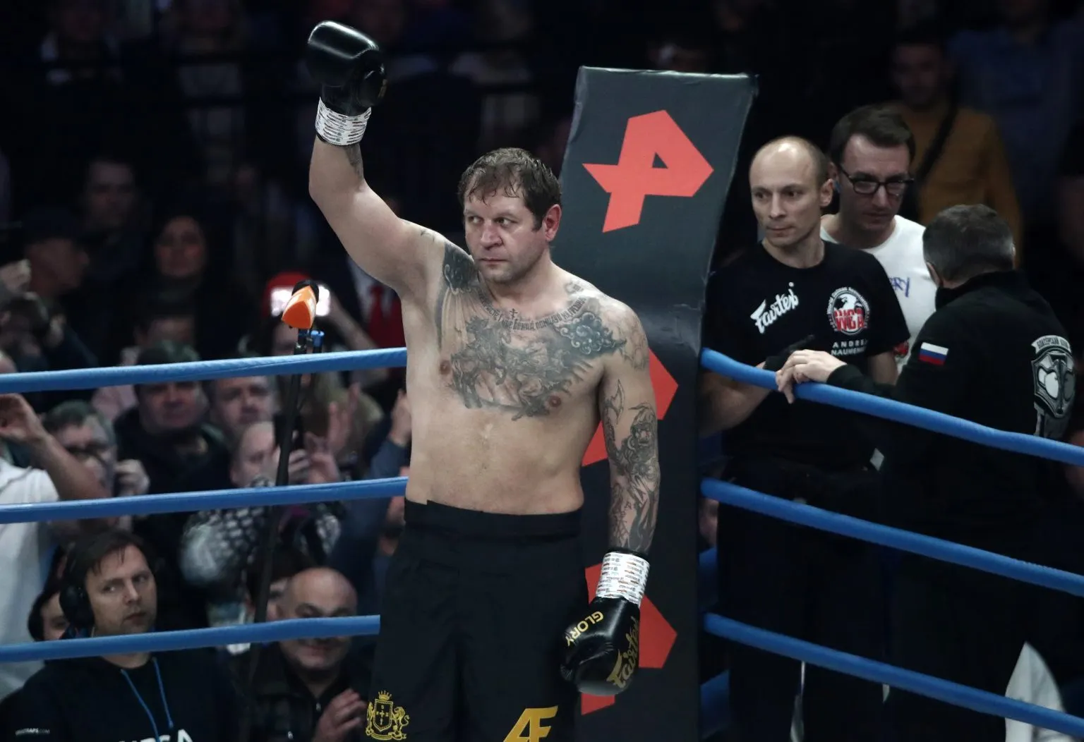 Олимпийский чемпион по боксу вызвал Александра Емельяненко