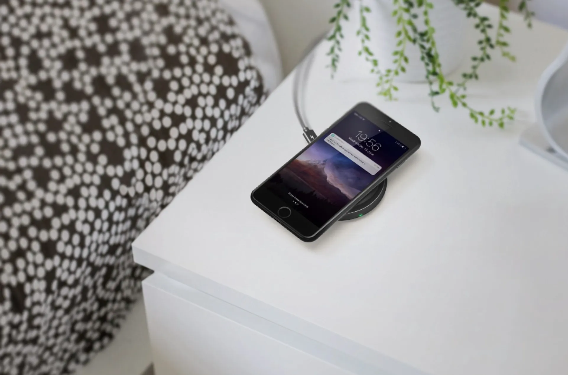 Почему нельзя заряжать смартфон всю ночь? Как это убивает аккумулятор?