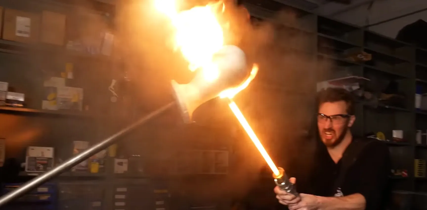 Блогер создал работающий световой меч. Но фанатов «Звездных войн» все равно придется разочаровать