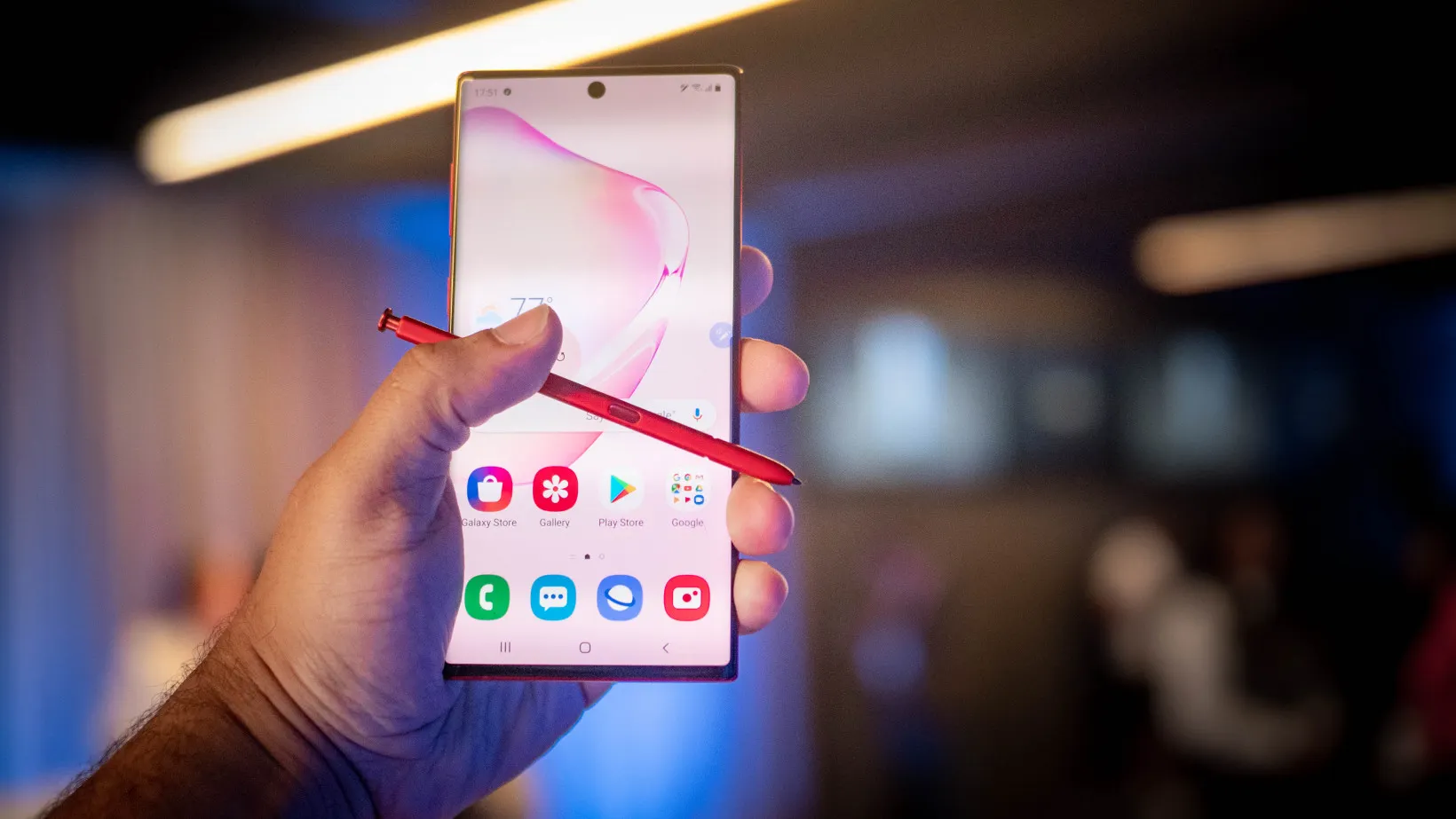 Флагманский Samsung Galaxy Note 10+ отдают по акции в «М.Видео». Самая выгодная цена у официалов
