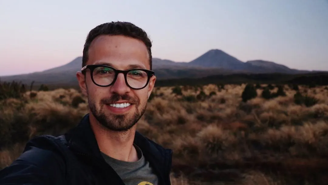 Антон Птушкин лучше всех сбежал из телика на YouTube. Его канал о путешествиях – самый крутой в жанре