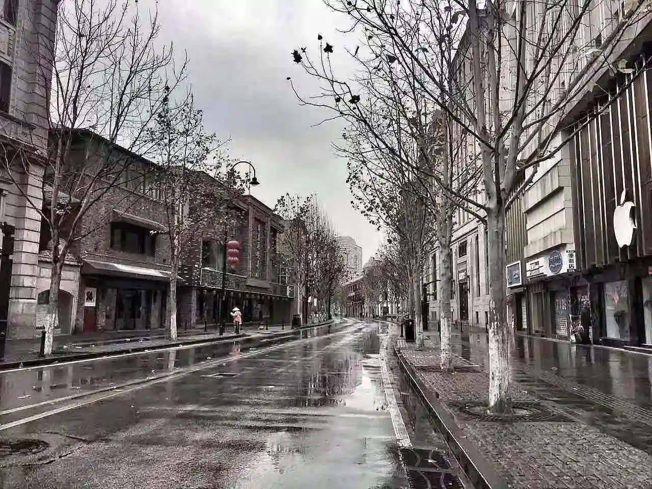 Как выглядит Ухань во время вспышки коронавируса. Пустота, паника и бесценные маски