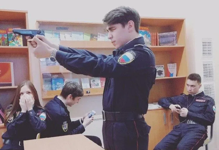 Студента полицейского колледжа Руслана Ахметова отчислили из-за TikTok. На видео он подбрасывал наркотики