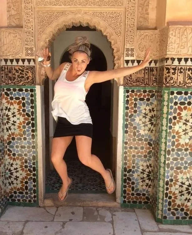 Британка поехала в Турцию увеличить ягодицы и умерла. Как так получилось?