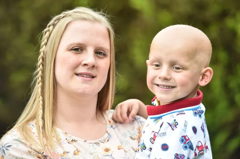 Медсестра собрала 16 миллионов рублей на лечение сына. В итоге потеряла и ребёнка, и деньги