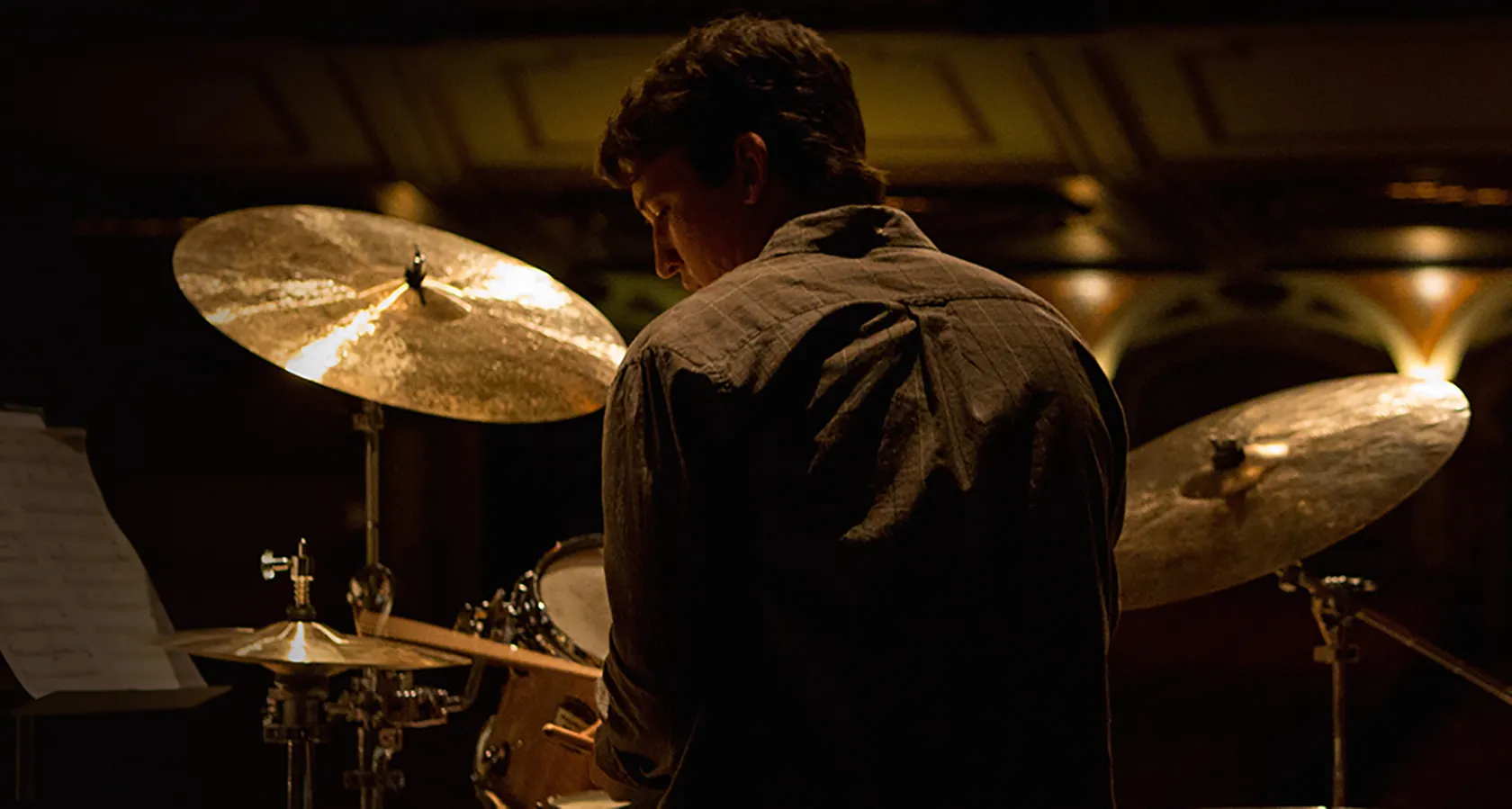 У барабанщика было свободное время и огурец. Угадайте, что он сделал?