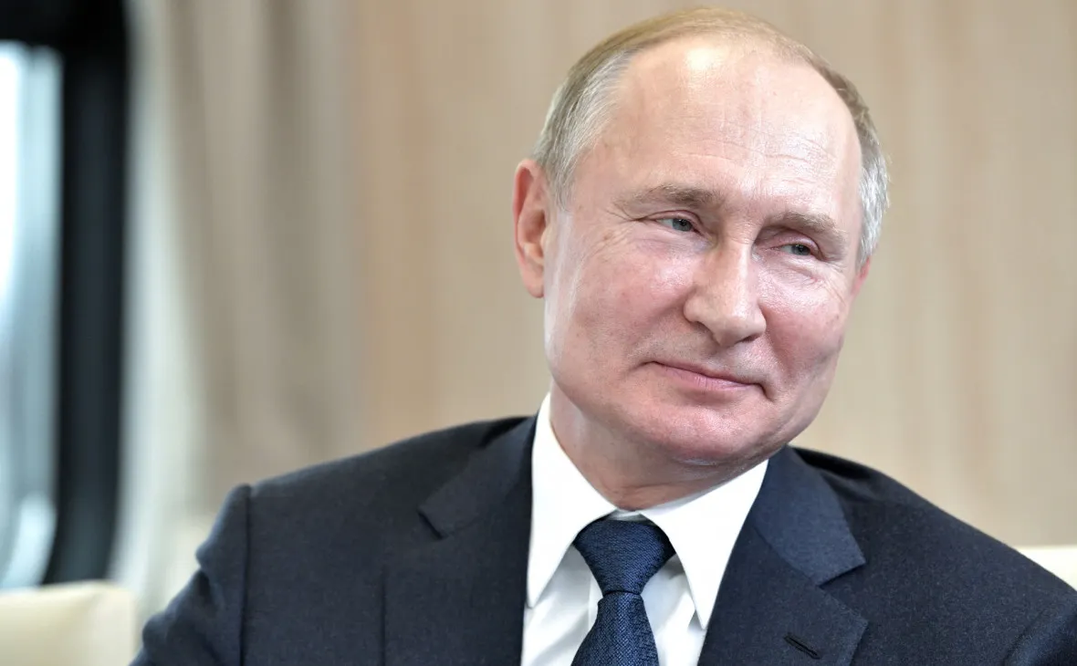 Теперь у всех посетителей Путина проверяют температуру. Песков говорит, что виноват коронавирус