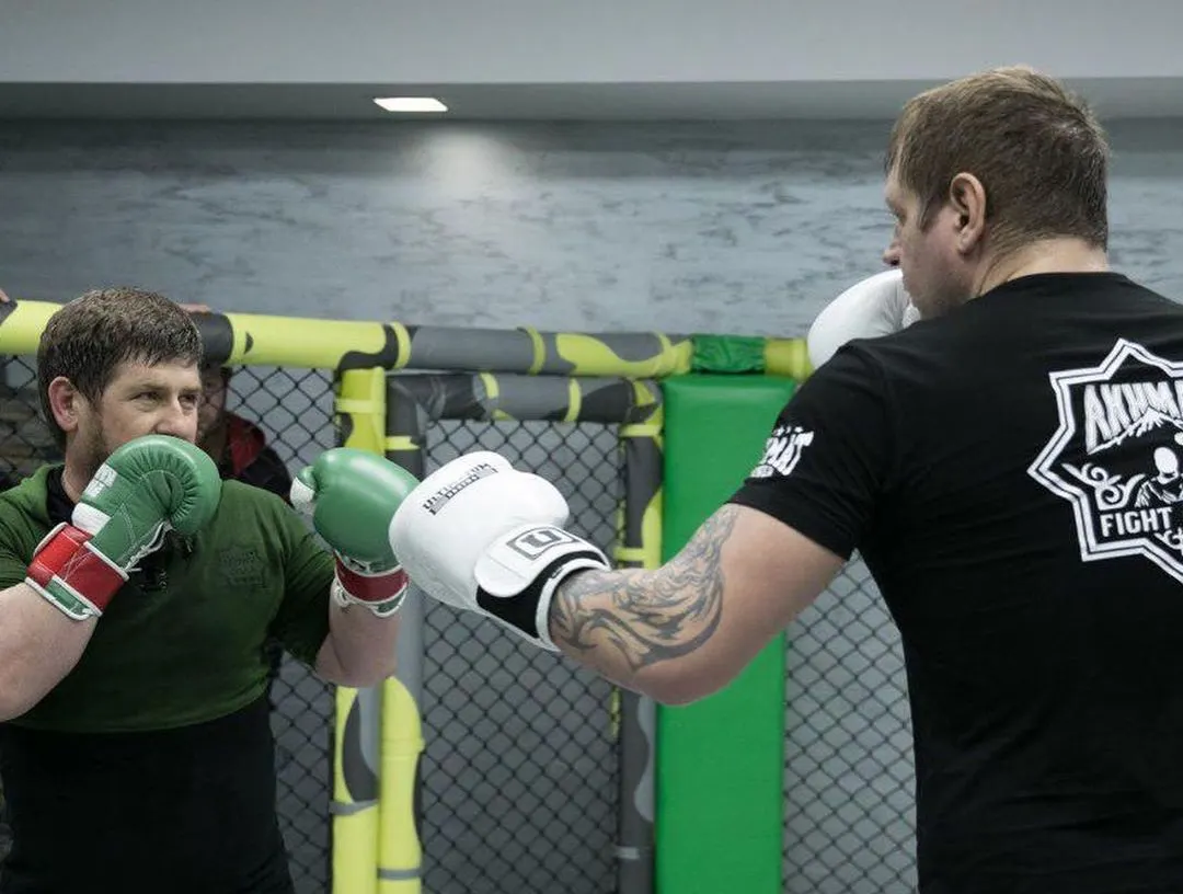 «Зачем поддавался?» Александр Емельяненко сразился с Кадыровым и похвалил удары Рамзана