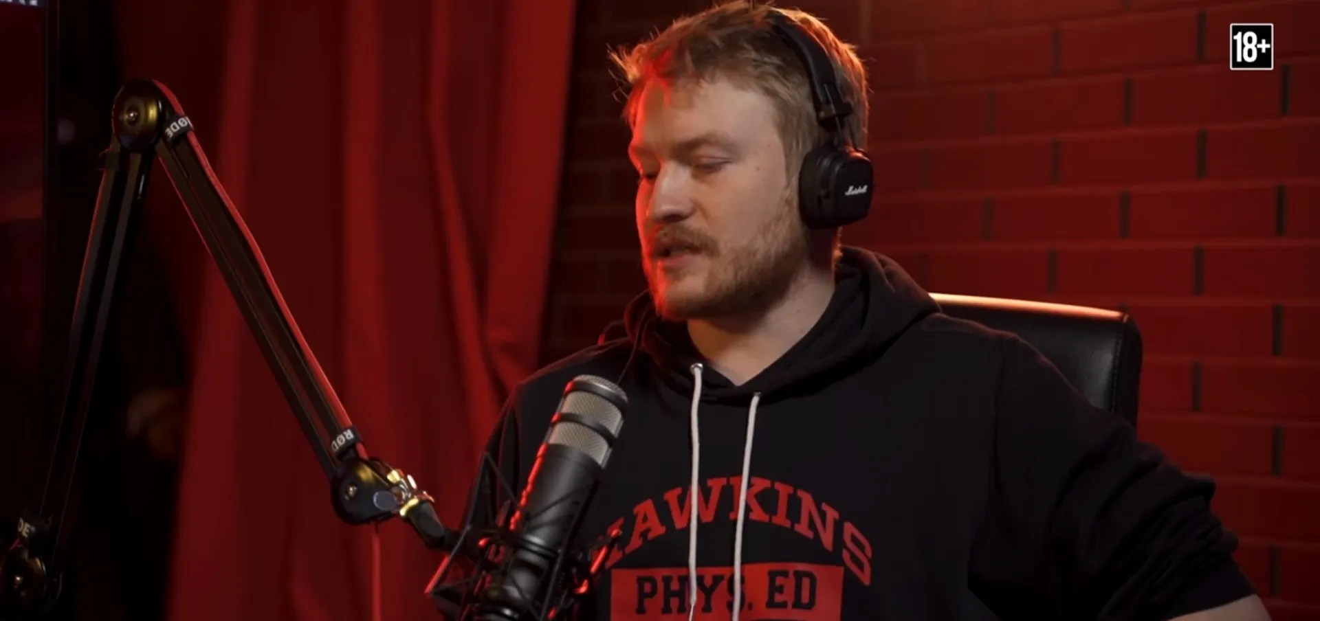 Поперечный снова обвинил Долгополова в трусости, Саша в ответ назвал его плохим человеком. Кто прав в этом конфликте комиков?