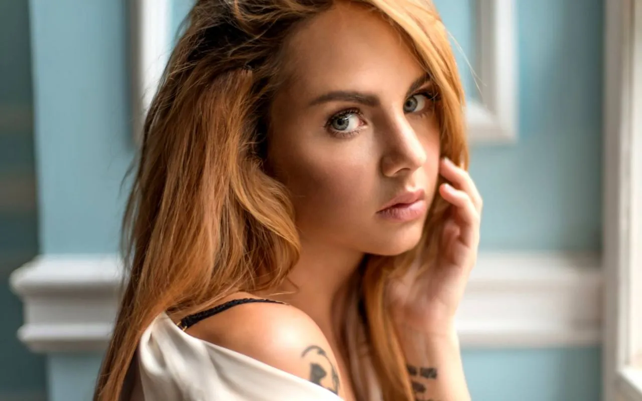 Что случилось с певицей МакSим? Она влюбила в себя фанатов «Спартака», попала в аварию и приостановила карьеру