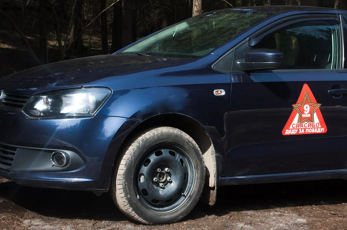 Омича оштрафовали за наклейку «Можем повторить». Наказали за пропаганду нацизма 