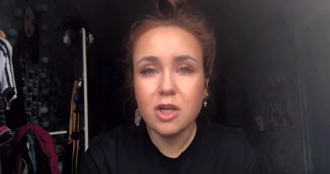 Актрису из «Международной пилорамы» затравили после расследования Навального. Она записала слезное видеообращение, но люди ей не поверили