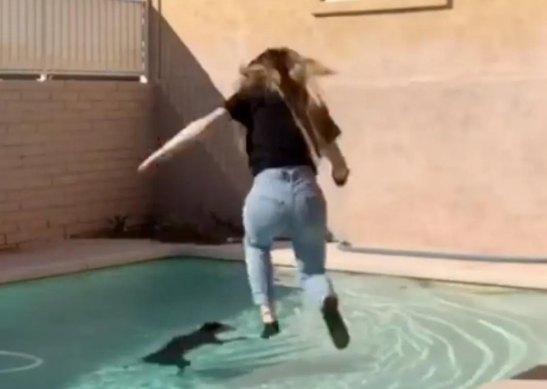 Блогерша спасла тонущего пса, но ее раскритиковали. За что?