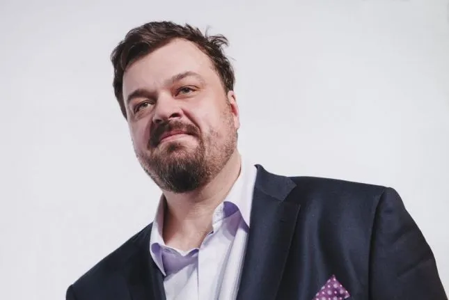 «Я хочу тебя унизить». Василий Уткин вызвал Владимира Соловьёва на Versus