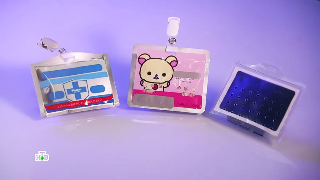 Александр Кокорин купил бейдж, который якобы защищает от коронавируса. Такой же есть у Дмитрия Пескова