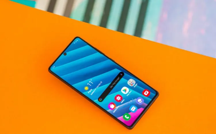 Samsung Galaxy S10 Lite рекордно подешевел. Но смарты быстро разбирают