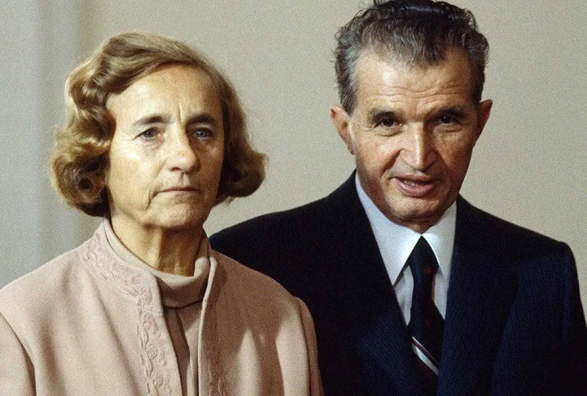 Одна лампочка на квартиру и никакой горячей воды. Как жила Румыния при Чаушеску и чем это закончилось