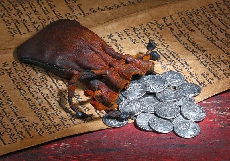 Запрещенному в служении протодиакону Андрею Кураеву скидывают по 30 рублей на карту. Зачем?