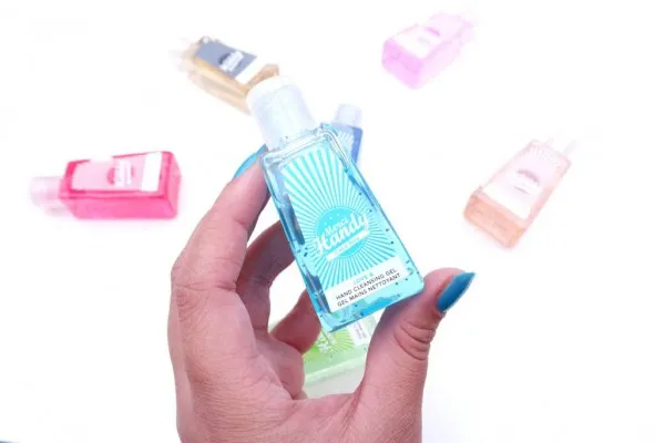 «Санитайзер? Выкиньте его». Артемий Лебедев прошелся по антисептикам