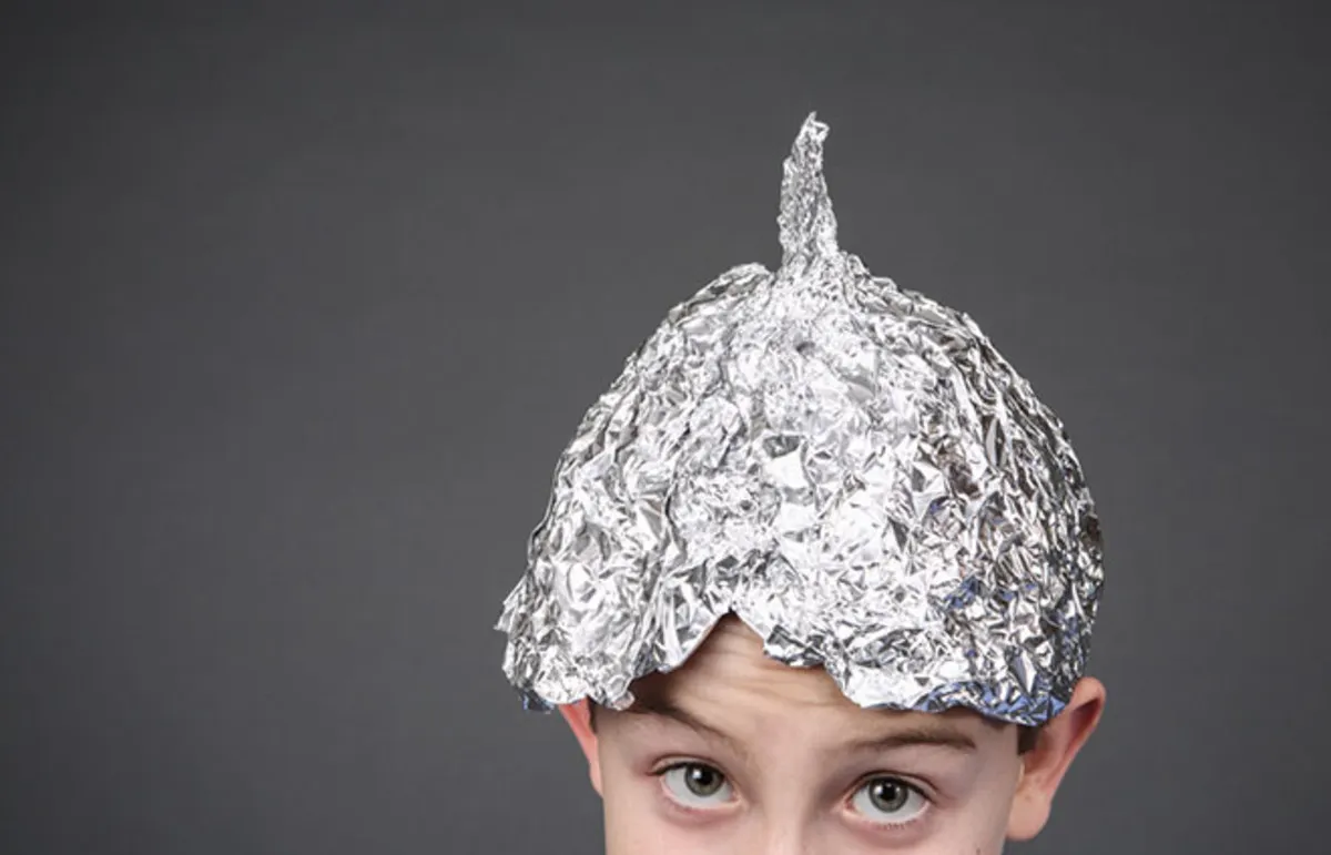 Не только чипирование и вышки 5G. 10 реально тупых теорий заговоров