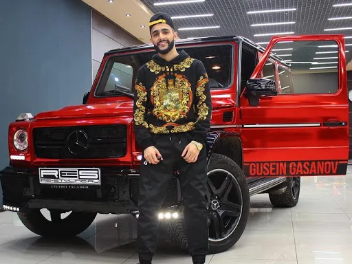 «Гасанов у меня на карандаше, теперь не отмажется». Хованский накажет блогера, разыгравшего красный «гелик»