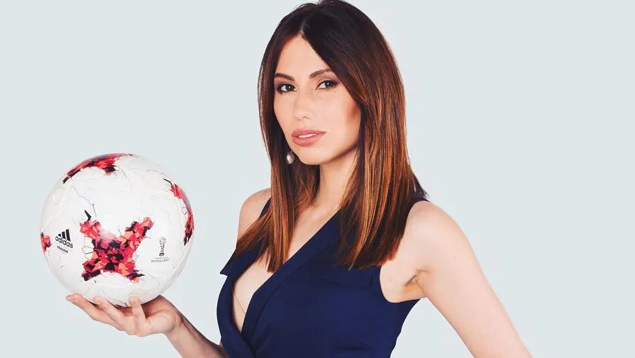 Маша Командная завела бесполезный подкаст. Это такой же провал, как её попытка на ютубе