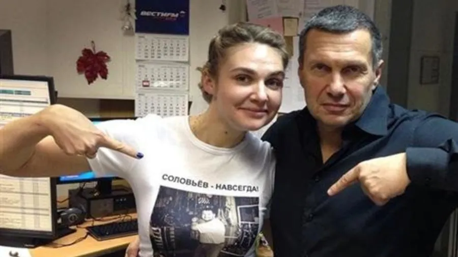 Владимир Соловьёв выгнал соведущую Анну Шафран. Почему они поругались?