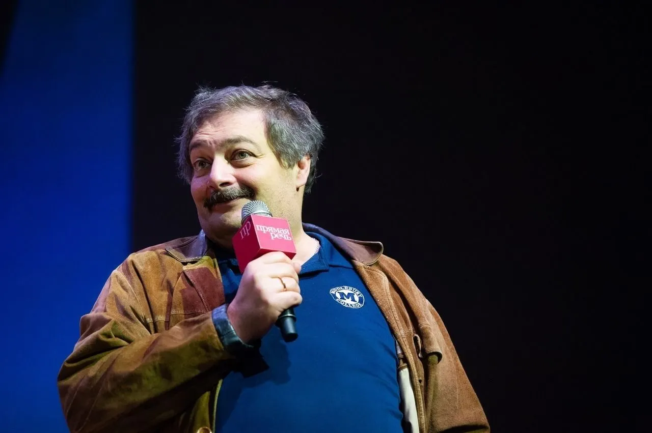 Дмитрий Быков уйдет с «Эха Москвы». Ранее с радио ушел Майкл Наки