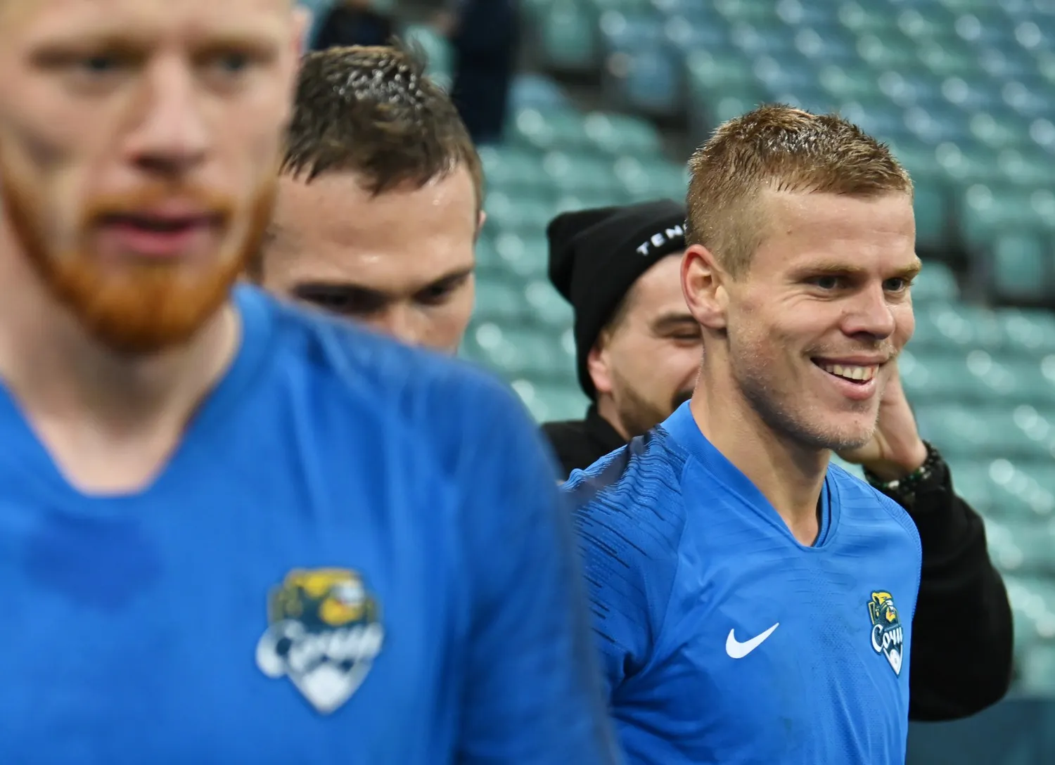 Кокорин появился в защитной маске за 30 тысяч рублей. Она изготовлена из кожи крокодила