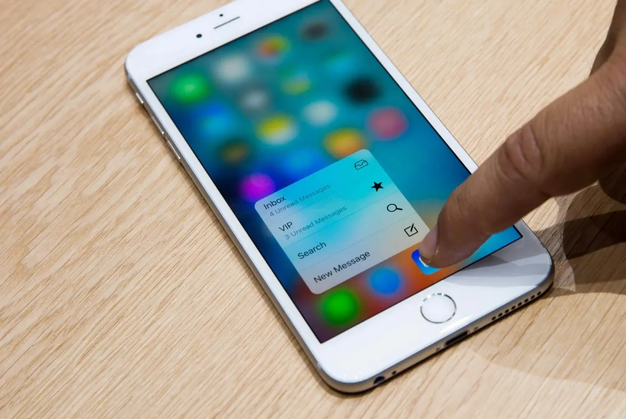 Самый дешевый iPhone, который получит iOS 14. Стоит ли брать?