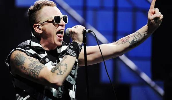 Группы «Тараканы!» сняла клип против поправок в Конституцию. Там есть гениальная отсылка