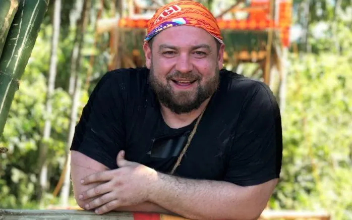 Не ходили в туалет и ели лягушек. Как звезды выживали на «Последнем герое» и подобных шоу?