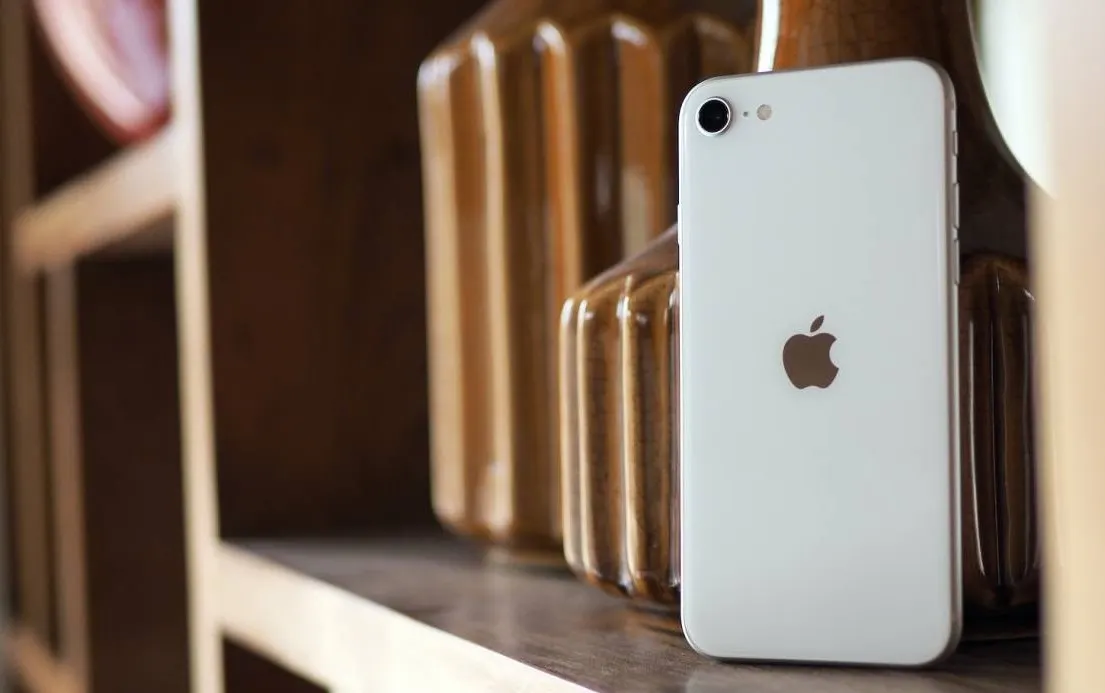 Новый iPhone SE мощно подешевел. Даже «восьмерка» стоит дороже