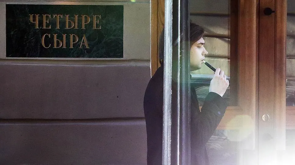 Подросток прикурил от свечки в церкви. Он сделал это ради видео в TikTok