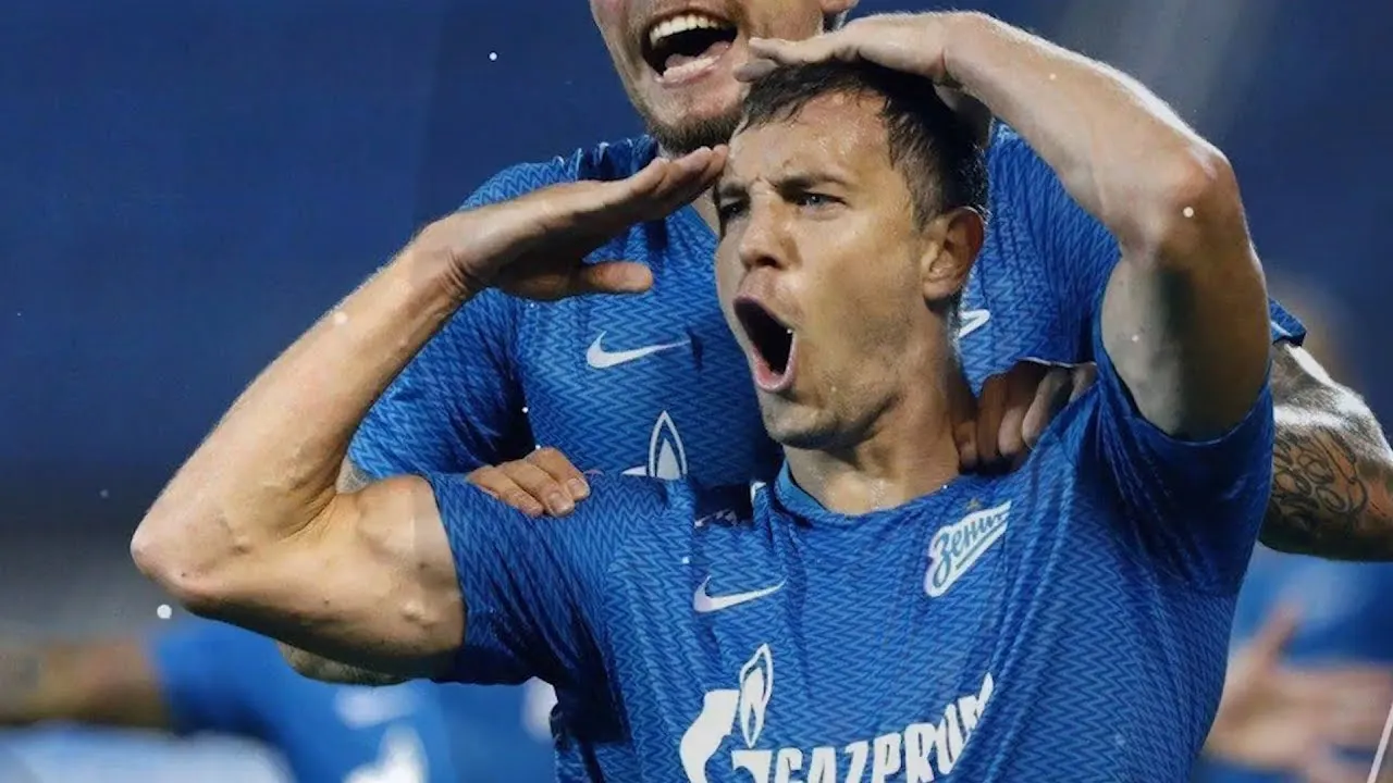 «В цветах „Зенита“ есть радуга». Артем Дзюба показал странное празднование чемпионства – теперь его высмеивают