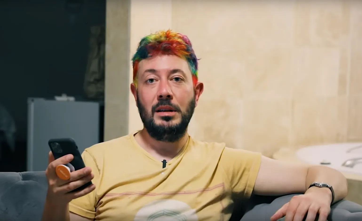 «С неба упал VIP-пассажир». Артемий Лебедев поддержал лечивших Навального врачей и обвинил оппозицию в лицемерии