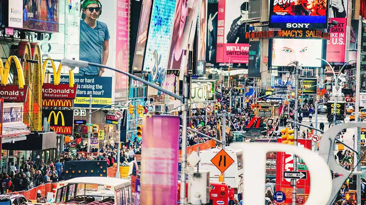 На новую форму ЦСКА больно смотреть – там 10 спонсоров. Зачем это сделано и какие будут последствия?