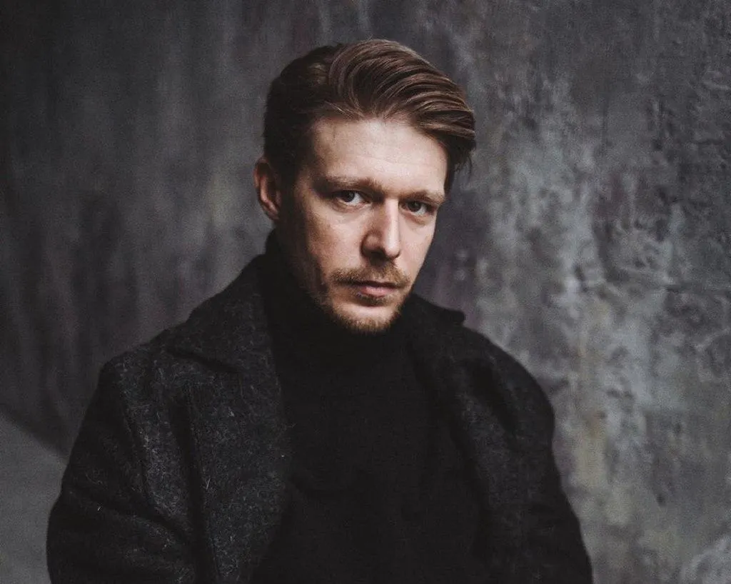 Актер Никита Ефремов признался, что в детстве стал жертвой сексуального насилия. Мужчина приставал к нему на съемках