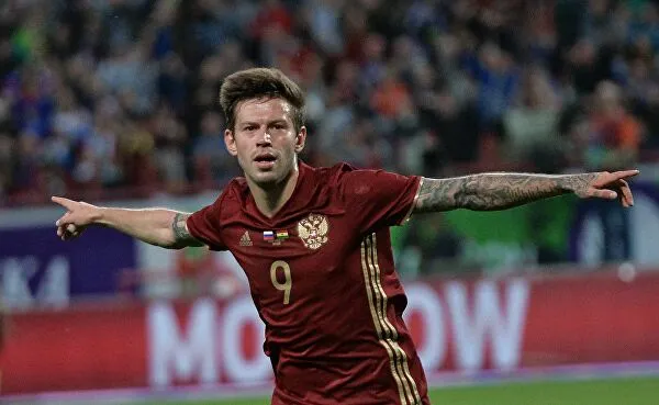 Футболист Федор Смолов показал «албанского орла» перед матчем с Сербией. Жесткий троллинг или совпадение?