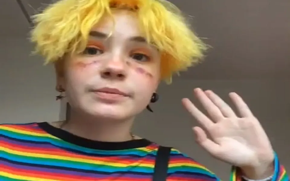 Тиктокерша Оля Тыква покинула Россию из-за угроз. Вы помните ее по мему «Привет, я подсяду?»