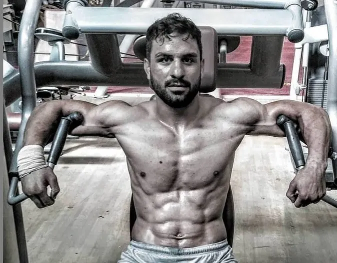 В Иране известного чемпиона по борьбе приговорили к смертной казни. Что он сделал?