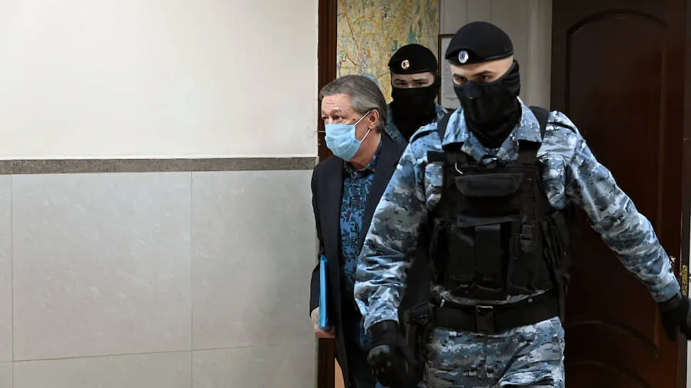 «Убийца человека будет сидеть». Михаила Ефремова приговорили к 8 годам тюрьмы