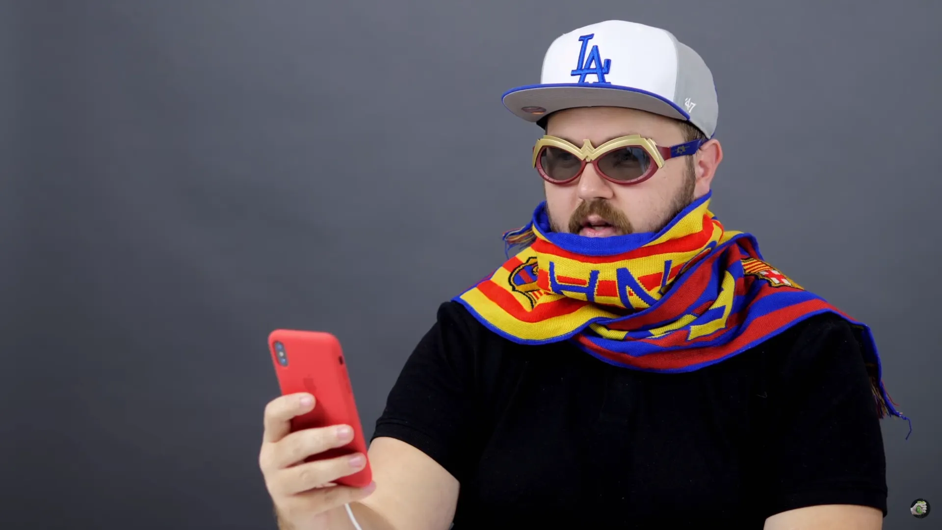 «Достали с пропагандой». Подписчики Wylsacom возмутились новыми часами блогера