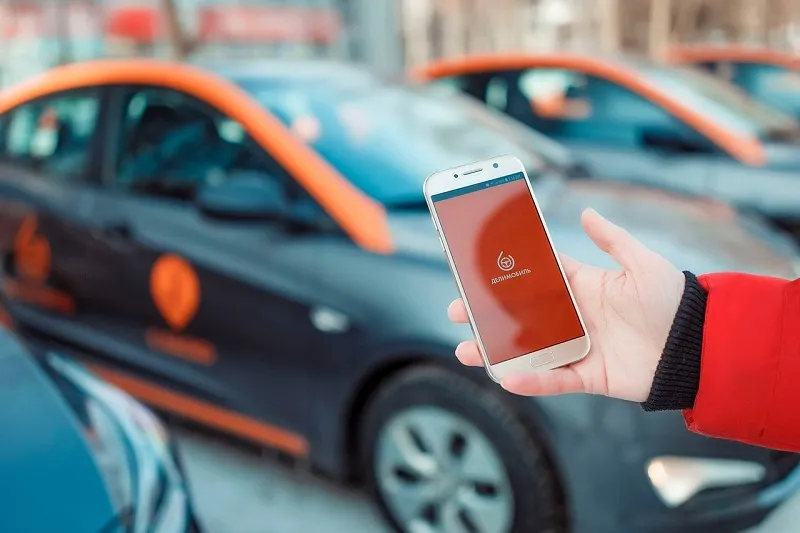 Москвич отправил свой паспорт каршерингу для регистрации. В итоге на мужика взяли кредит и обвинили в преступлении